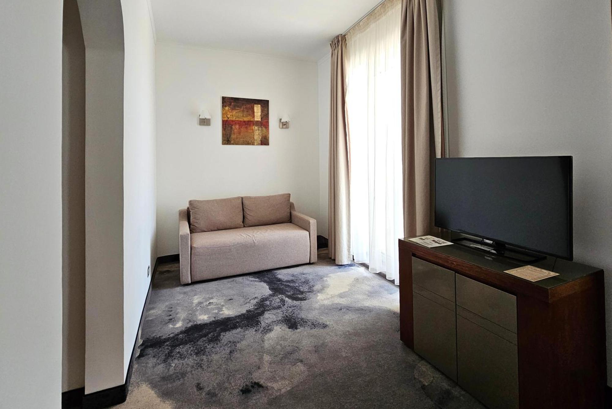 Iaki Conference & מלון 4*